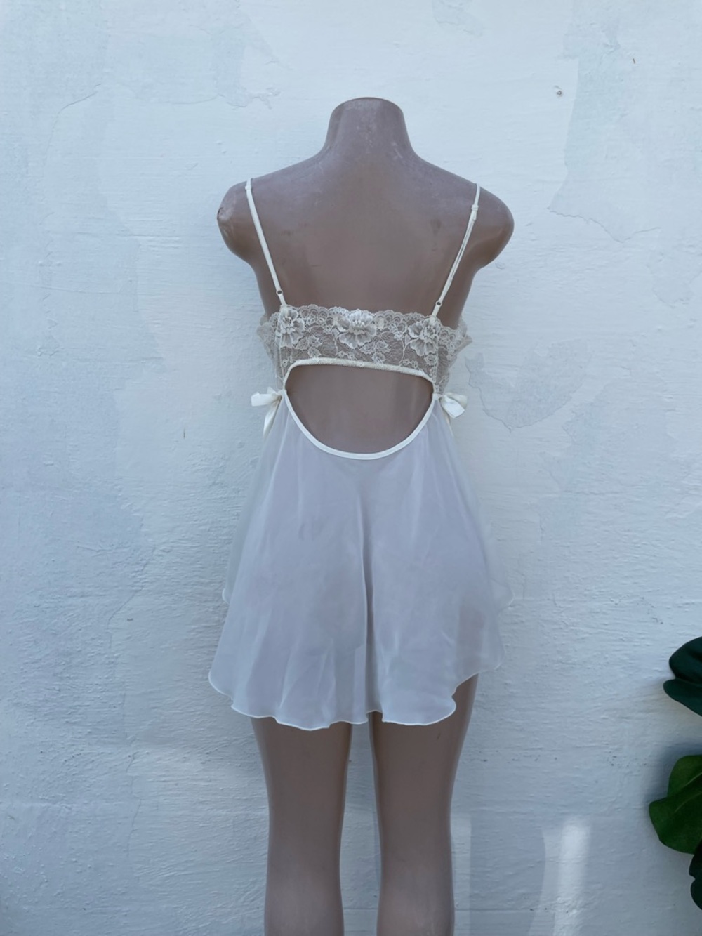 Victoria's Secret Ivory Lace & Chiffon Babydoll Chemise - Picture 3 of 9